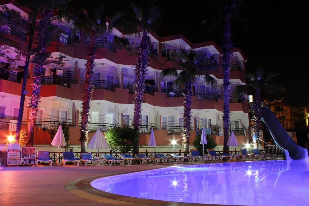 Semoris Hotel Side Exterior photo