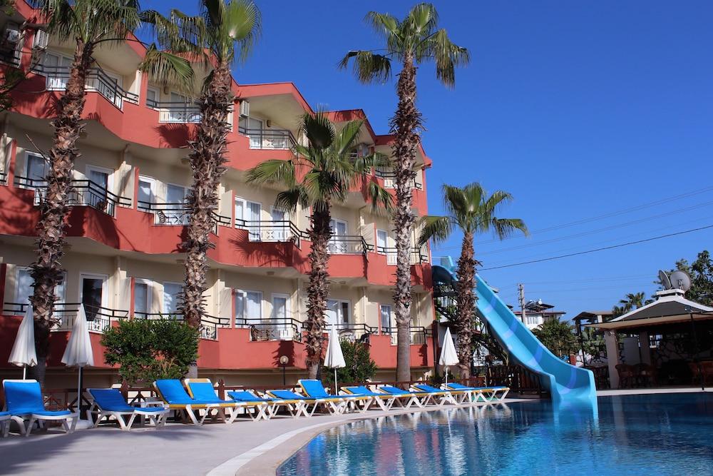 Semoris Hotel Side Exterior photo