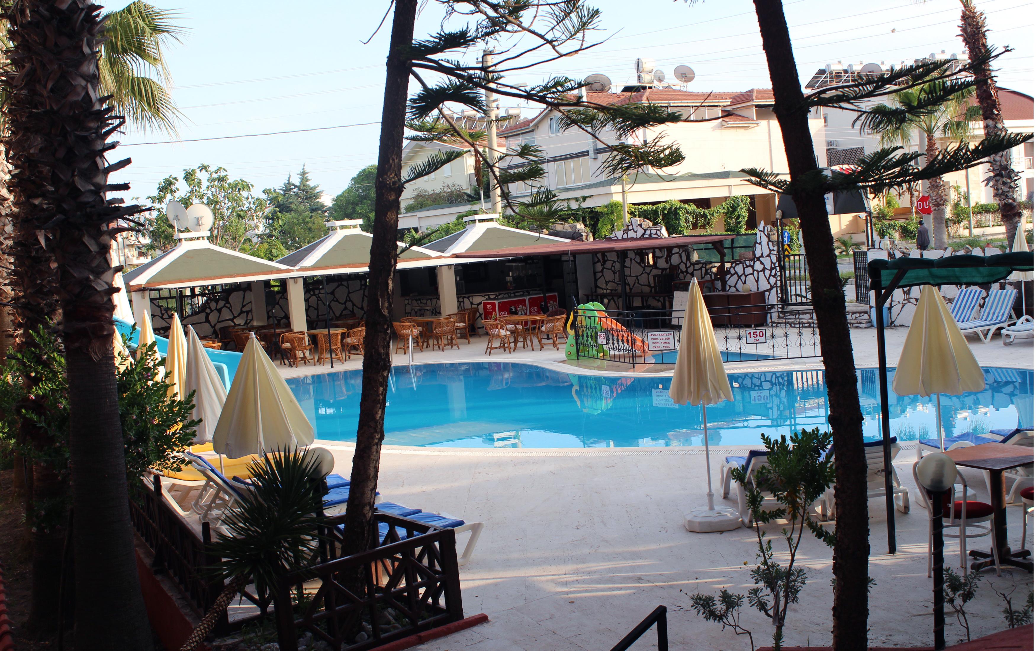 Semoris Hotel Side Exterior photo