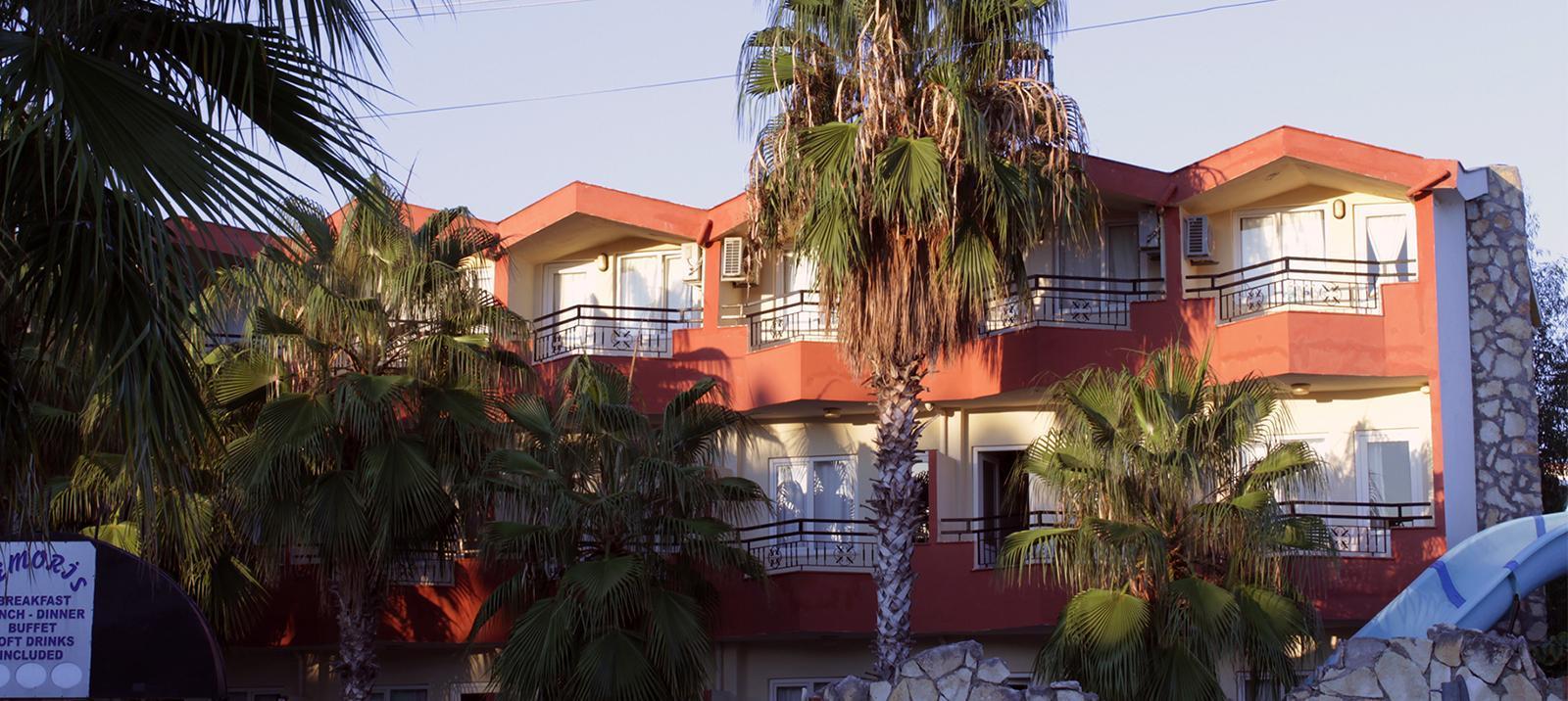 Semoris Hotel Side Exterior photo