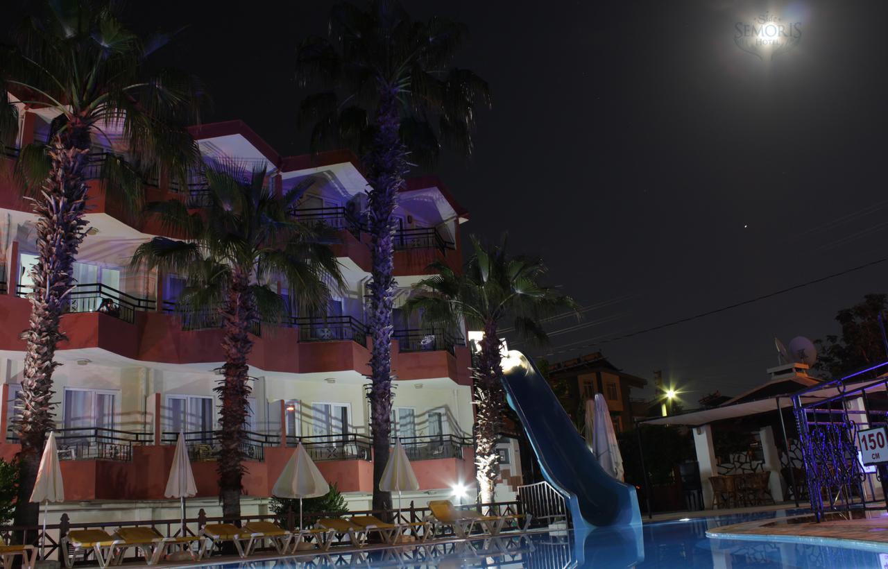 Semoris Hotel Side Exterior photo
